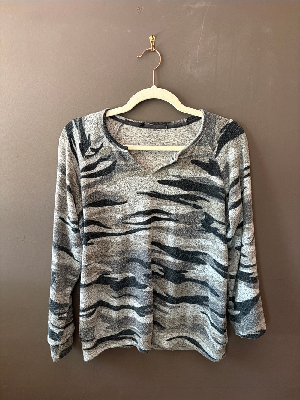 Gray & Black Abstract Stripe Long Sleeve Pullover